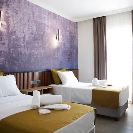 Otel Quatro Life