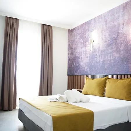 Otel Quatro Life *